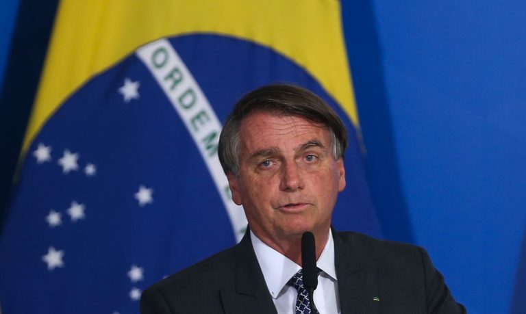 Presidente Bolsonaro concede indulto de natal