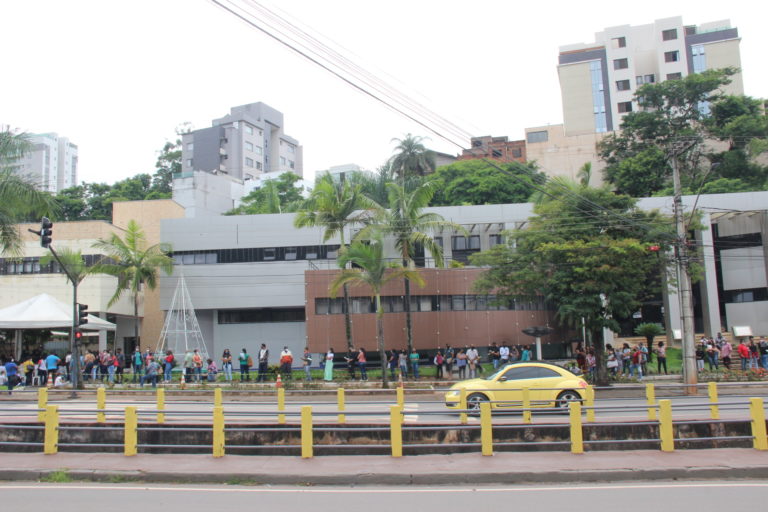 1º dia do mutirão em Itabira confecciona mais de 400 carteiras de identidade