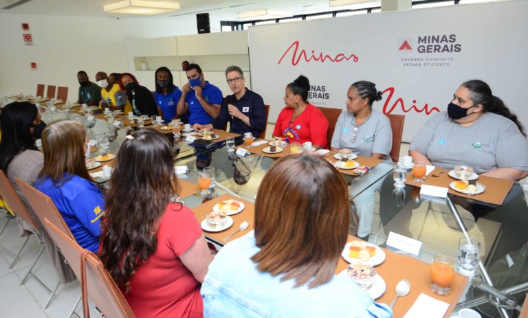 Catadores de cooperativas mineiras comemoram pagamento do Bolsa Reciclagem