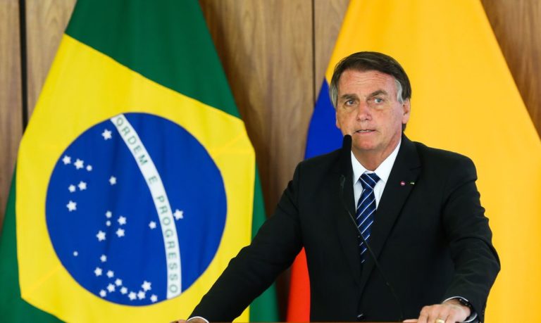 Por 5 votos a 2, TSE torna Bolsonaro inelegível por oito anos