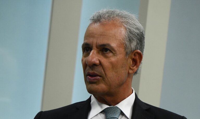 Bandeira de escassez hídrica deve ir até abril, diz ministro