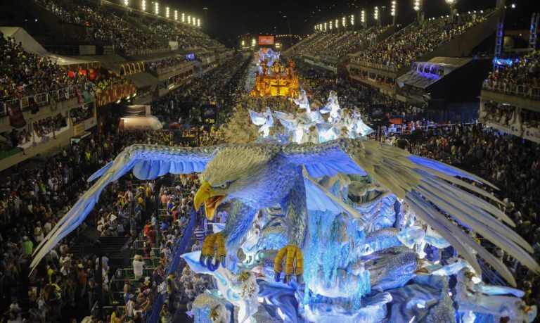 Desfile no Sambódromo está mantido por enquanto, diz governo do Rio