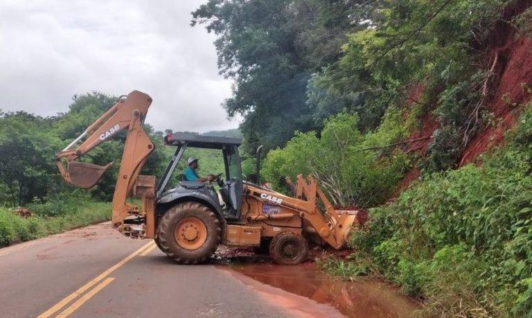 Chuvas bloqueiam ao menos 121 pontos de rodovias mineiras