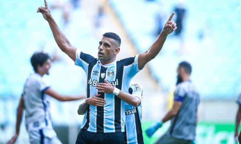 Com equipe titular, Grêmio supera São José por 2 a 1 no Gaúcho