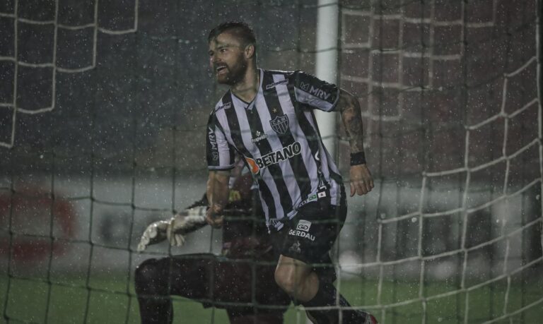 Mineiro: Atlético-MG mostra força e goleia Uberlândia
