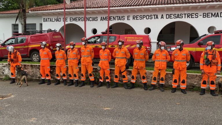 Bombeiros de Minas vão ajudar no trabalho de buscas e salvamento em Petrópolis