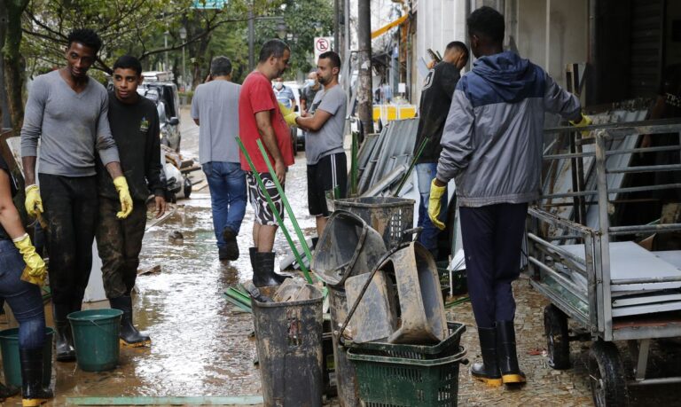 Mais de 200 mortes são confirmadas após temporal em Petrópolis