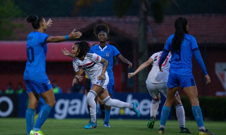 São Paulo vence primeira no Brasileiro Feminino