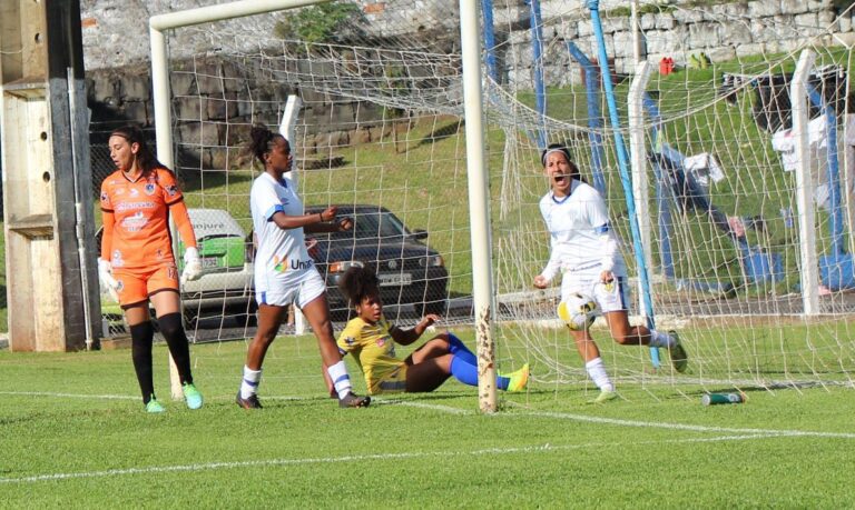 Com quatro de paraguaia, Avaí/Kindermann goleia no Brasileiro Feminino