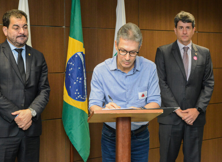 Governador participa de assinatura de convênio com OAB e TJMG para reajuste dos honorários dos advogados dativos