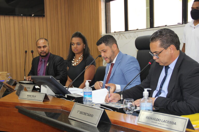 Vereadores aprovam reajuste salarial para servidores públicos e professores municipais