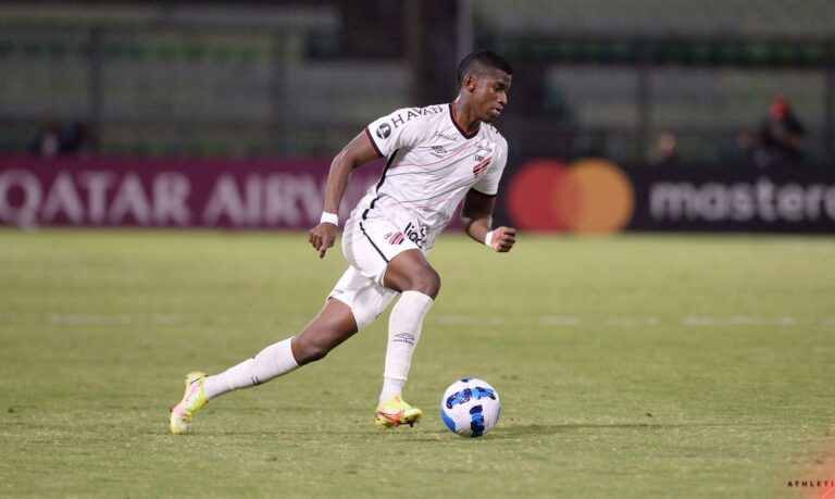 Athletico-PR inicia Libertadores com empate com o Caracas