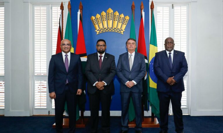 Bolsonaro se reúne com presidente da Guiana em Georgetown