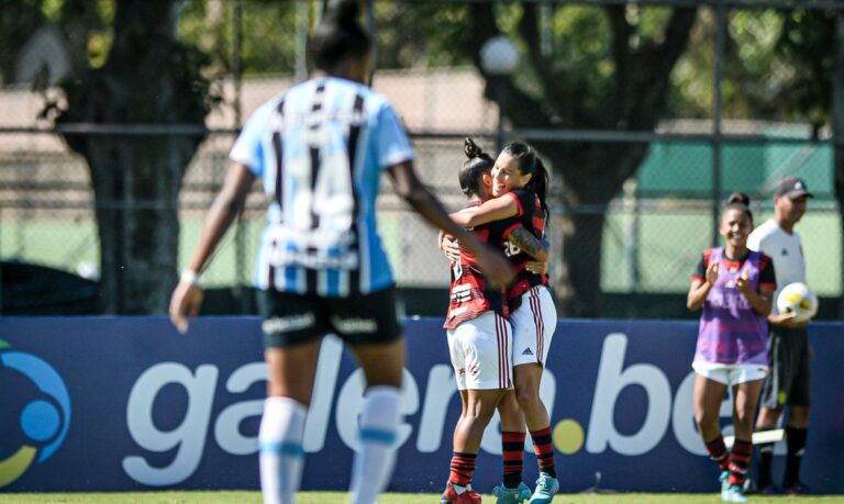Sob olhares de Pia, Flamengo supera Grêmio pelo Brasileiro Feminino