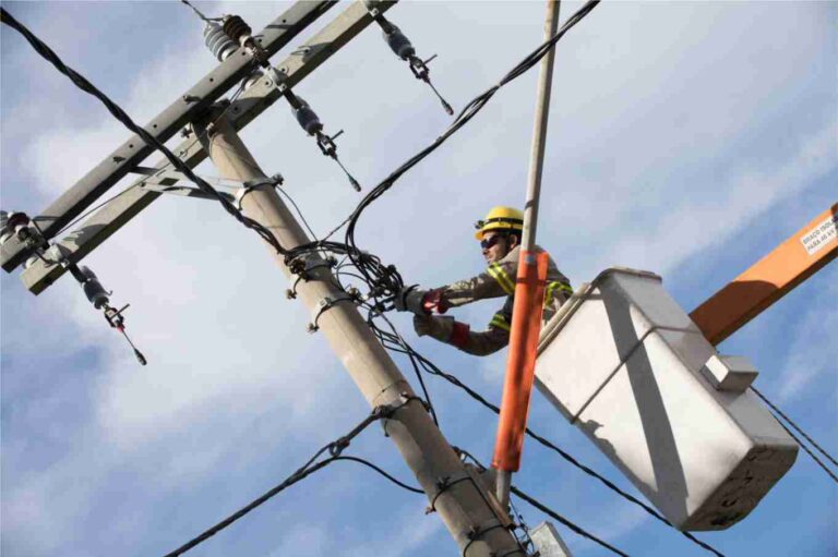 Atenção! Últimos dias para as inscrições do concurso de eletricista de Redes de Distribuição da Cemig