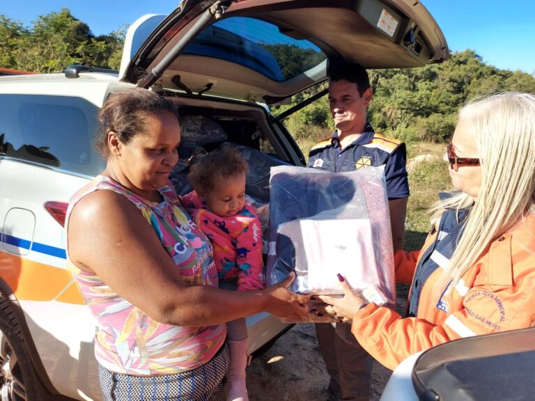 Governo distribui 400 kits de cobertores e agasalhos para população de rua da Grande BH