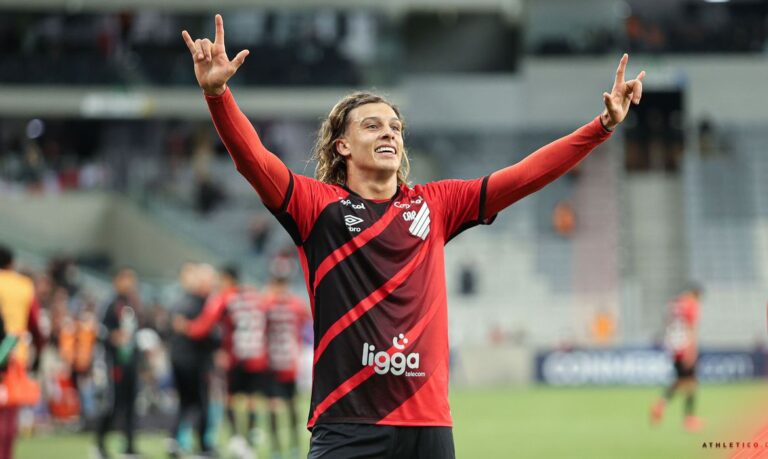 Athletico-PR derrota Avaí e se afasta da zona de rebaixamento