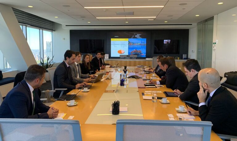 Governo federal vai aos Estados Unidos em busca de investidores