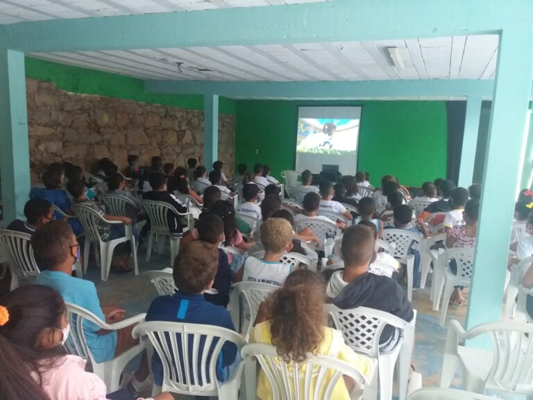 Moradores de cidades do Vale do Jequitinhonha participaram de diversas ações da Cemig durante MP Itinerante