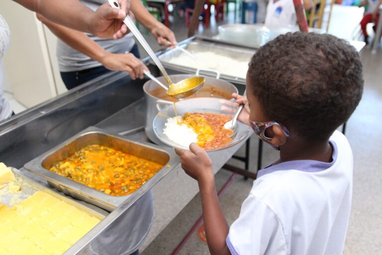 Secretaria de Educação inicia projeto de incentivo à alimentação saudável nas escolas municipais