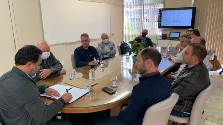 Desenvolvimento Econômico: Prefeitura transfere áreas a empresas no Distrito Industrial