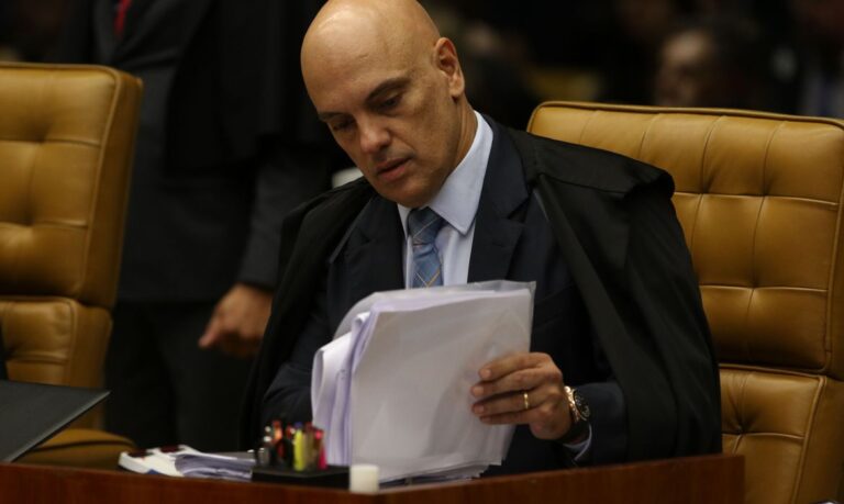 Alexandre de Moraes é eleito presidente do TSE