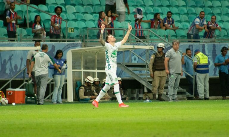 Chapecoense derrota Bahia e se afasta do Z4 da Série B Chrystian marcou o único gol da vitória de 1 a 0
