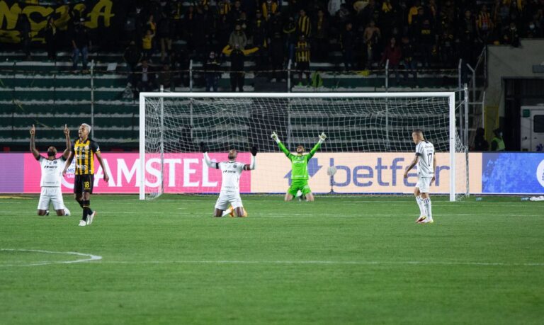 Ceará arranca vitória sobre o Strongest na altitude de La Paz