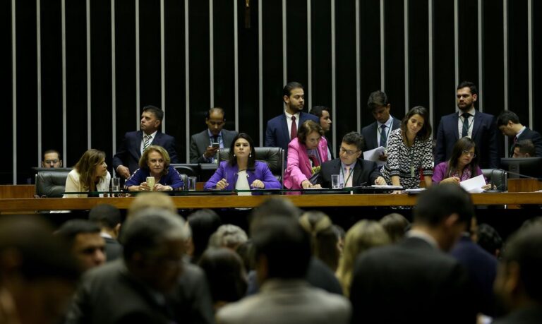 Termina hoje propaganda de incentivo à participação política da mulher