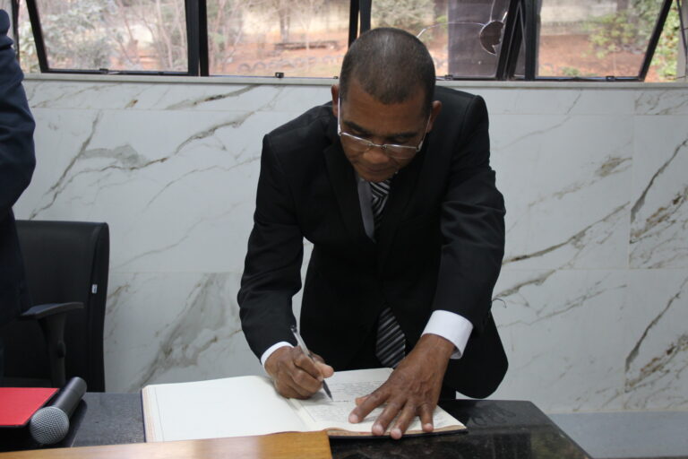 Carlinhos Motorista toma posse na Câmara de Itabira