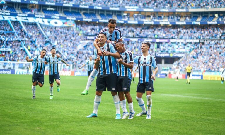 Com bicicleta de Diego Souza, Grêmio assume vice-liderança da Série B