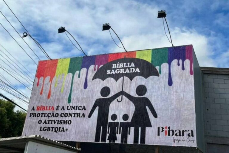 Justiça manda igreja remover outdoor contra ativismo LGBT