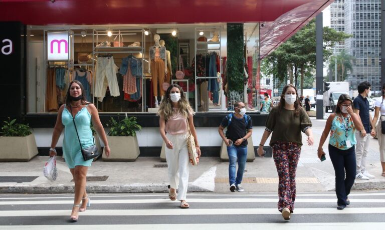 Brasil registra 66 mil novos casos de covid-19 em 24 horas