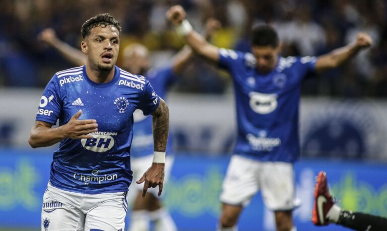 Líder Cruzeiro faz 2 a 0 no Tombense e abre larga vantagem na Série B