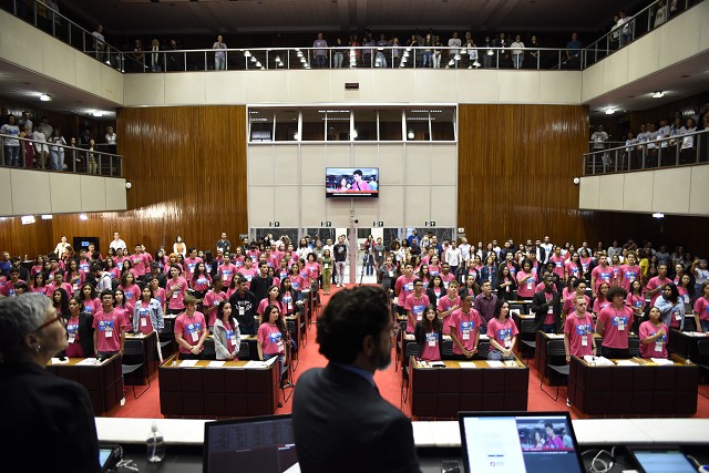 PJ Minas estimula gosto por política e poder de escuta