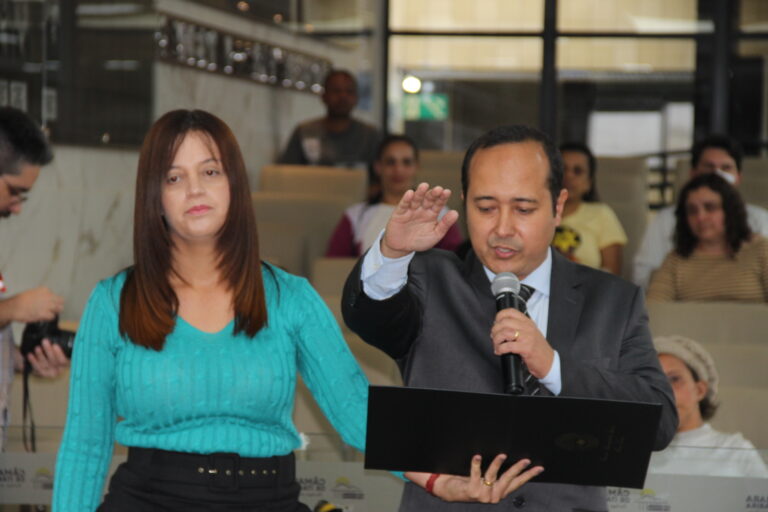 Câmara de Itabira dá posse a oficial administrativo