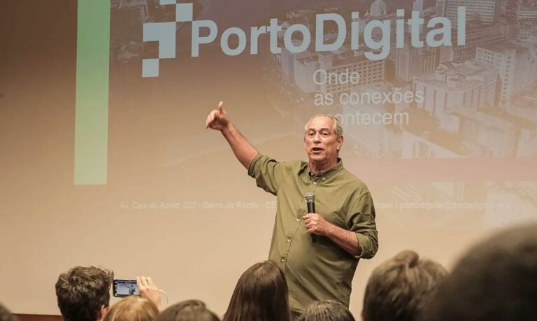 Ciro Gomes critica “voto útil” e visita comitê de campanha