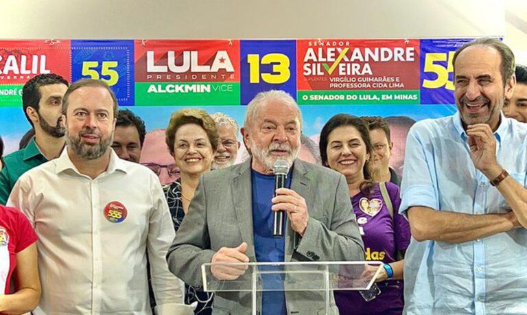 Lula diz que Brasil precisa voltar a ser um país industrializado