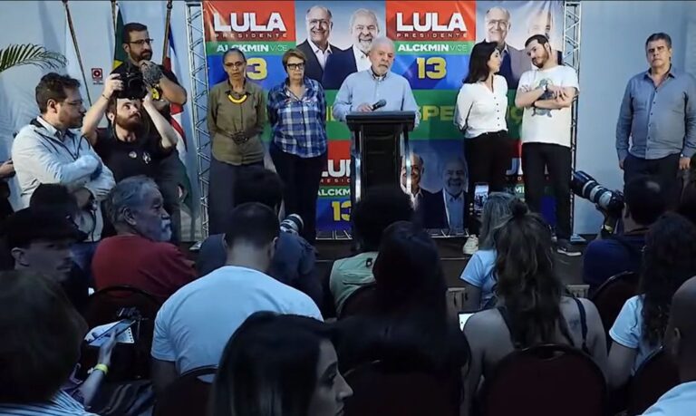 Lula diz que vai aumentar o número de universidades no Brasil