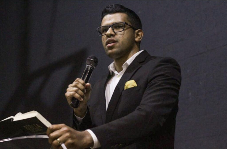 “Querem impedir o cristão de exercer sua cidadania e fé”, alerta Pastor Marcos Davis