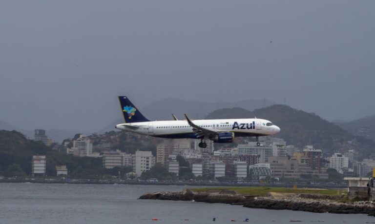 Redução do preço da querosene de aviação passa a valer hoje