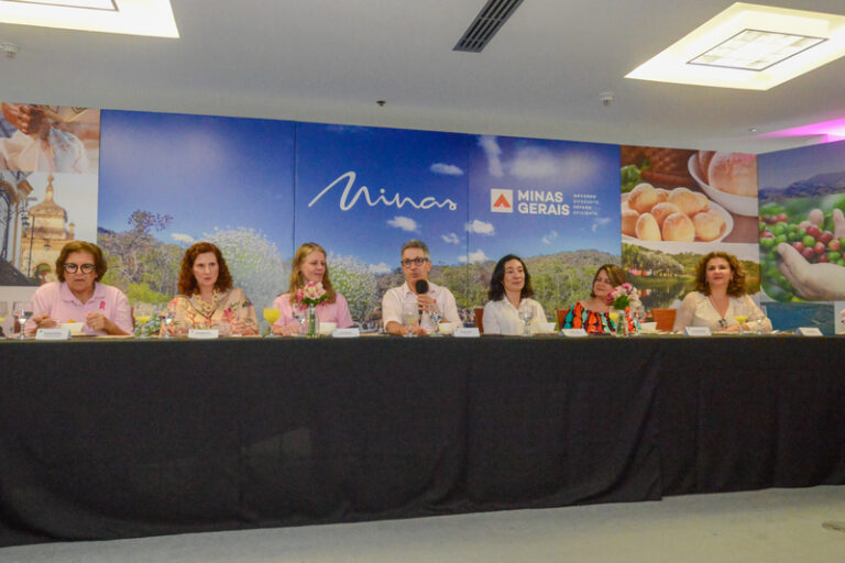 Governador se reúne com mulheres em almoço de conscientização sobre Outubro Rosa