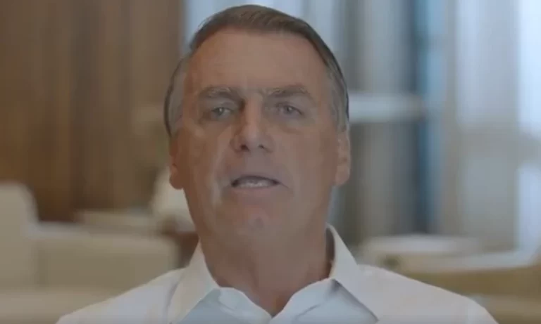 Bolsonaro pede perdão ao Brasil