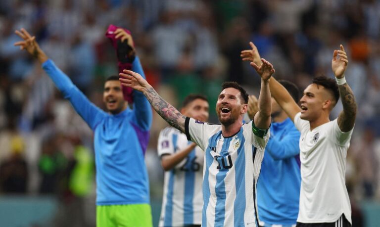 Messi e Fernández garantem vitória da Argentina sobre o México na Copa