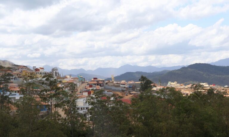 Comunidade em Mariana toma forma, mas se distancia do aspecto rural