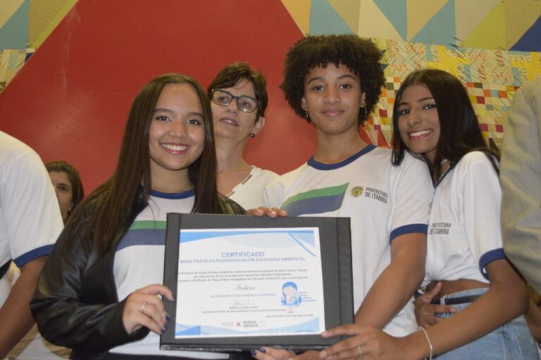 Alunos itabiranos recebem homenagem do Estado por trabalhos de educação ambiental