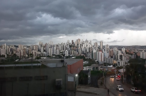 Minas Gerais e Espírito Santo têm alertas de chuvas intensas