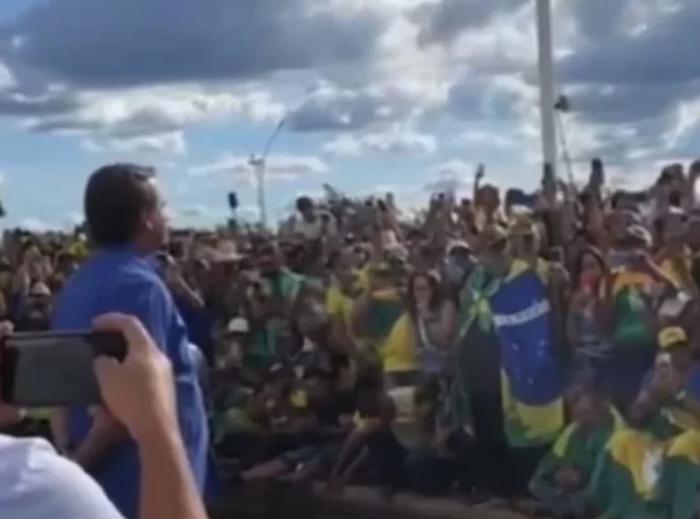 Bolsonaro vem a público em pronunciamento forte e decisivo