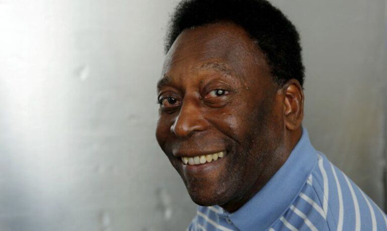 Pelé tem progressão de doença oncológica, informa boletim médico