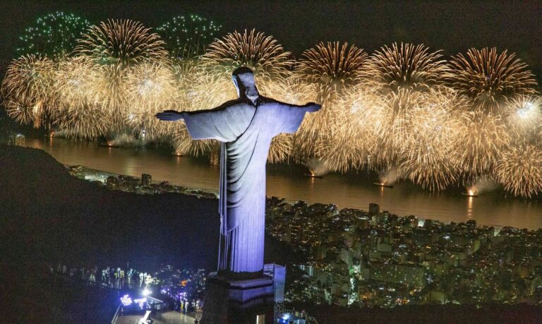 Rio: 3 milhões de pessoas celebram a chegada de 2023